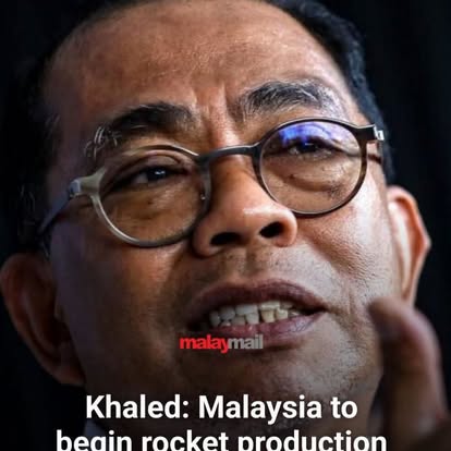 Keratan berita Malaysia memulakan pengeluaran roket
